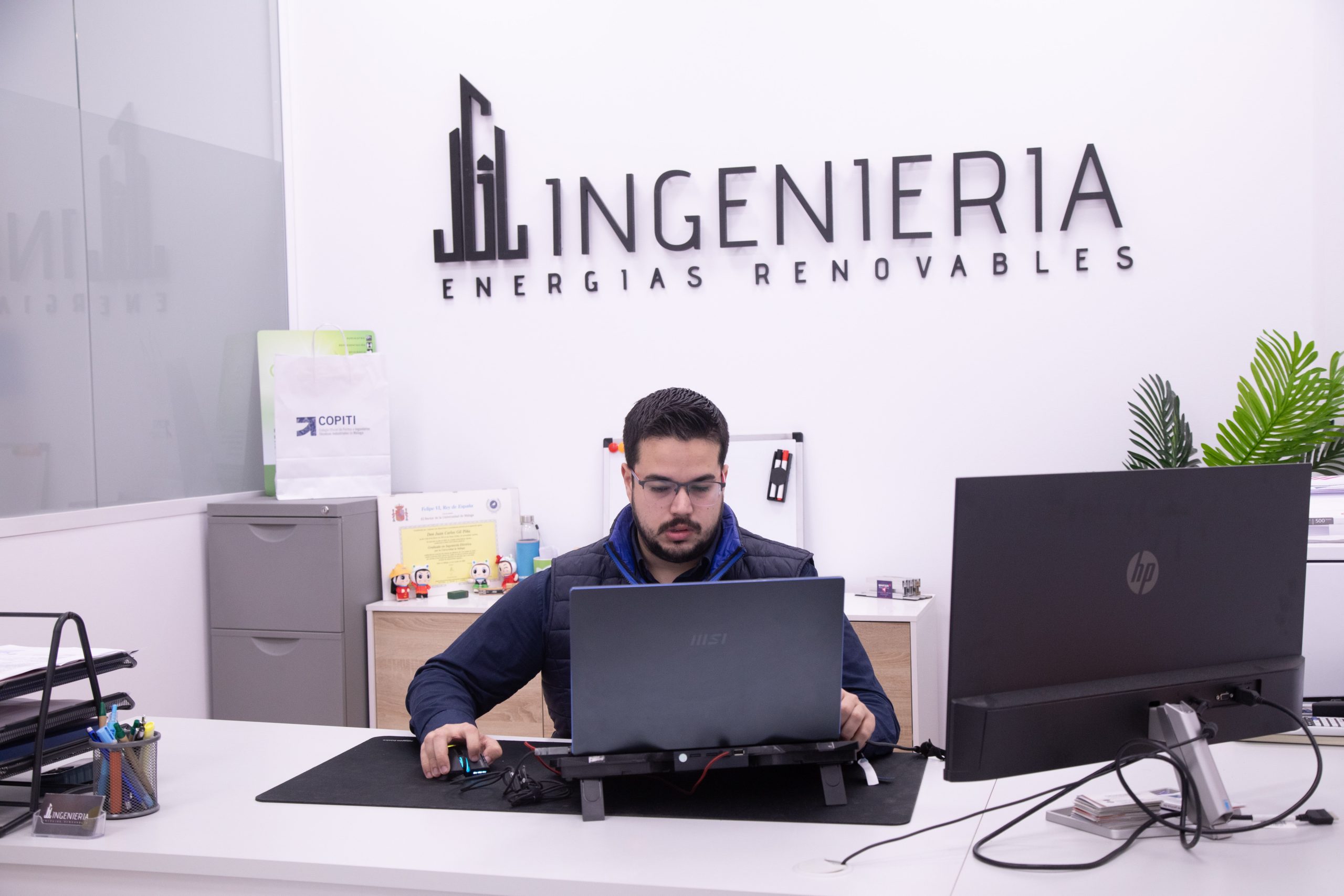 Equipo JGIL Ingeniería trabajando
